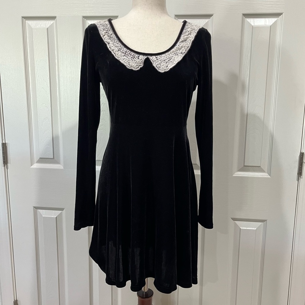 Forever 21 Black Velour BabyDoll Dress Lace Collar